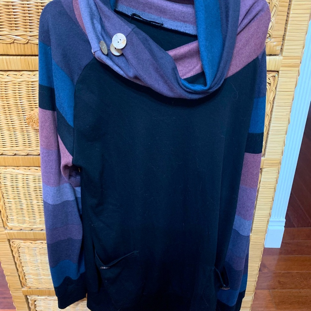 Long sleeve tunic. Large